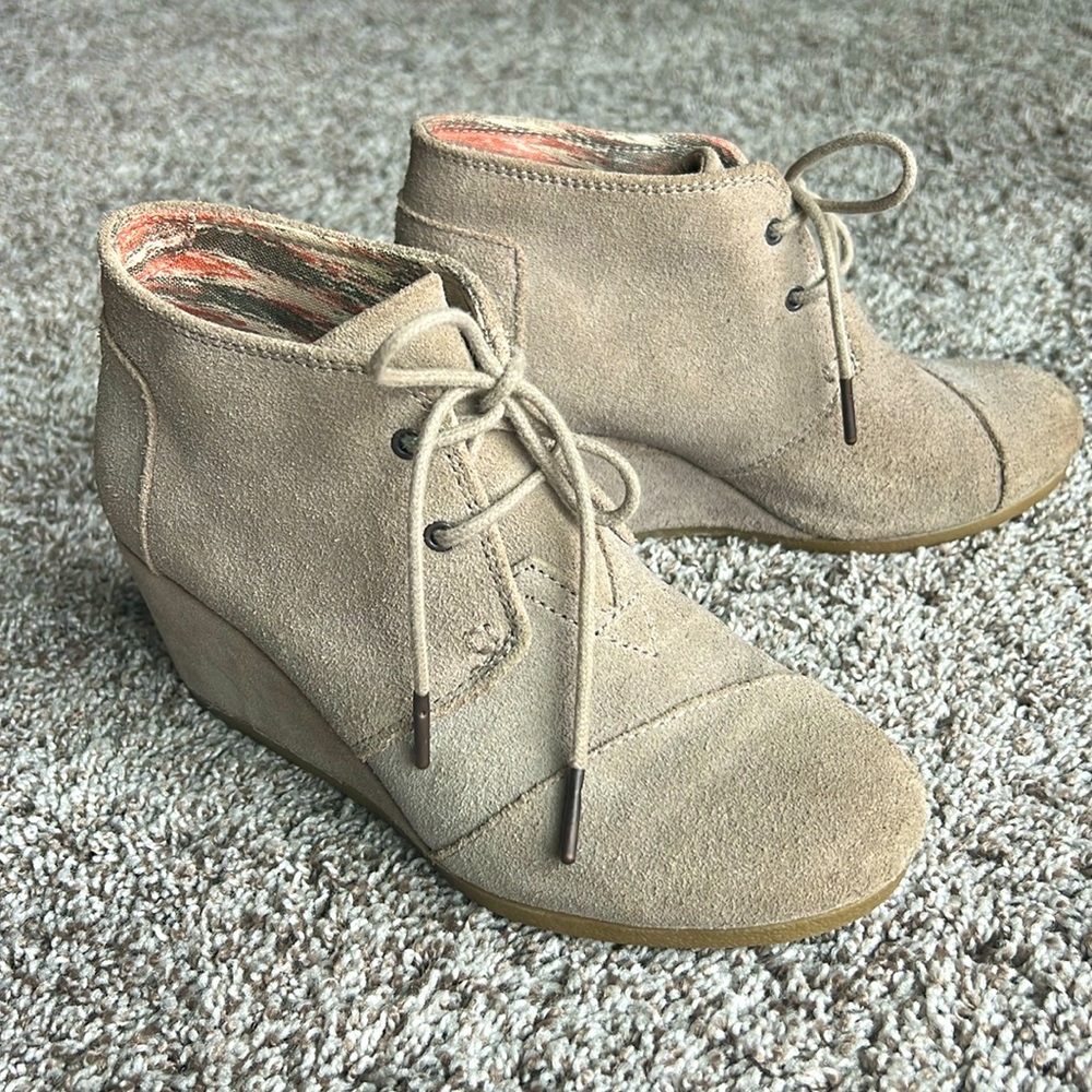 TOMS Tan suede bootie